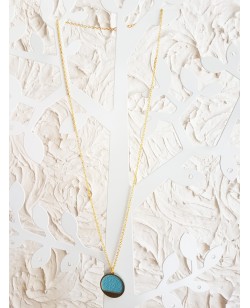 Collier plaqué or et pendentif laiton avec cuir de veau bleu