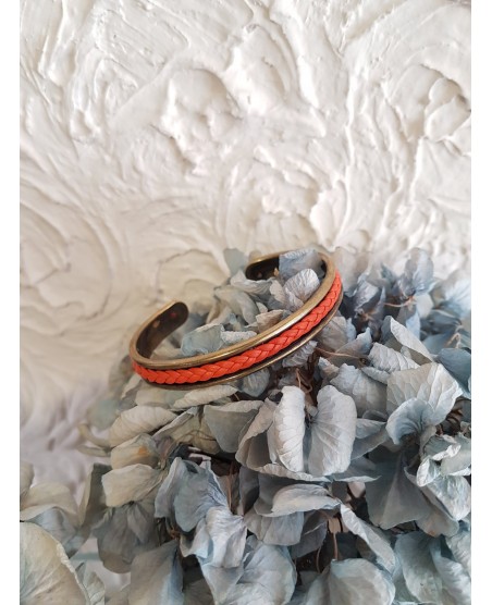 Bracelet jonc et cuir tressé corail